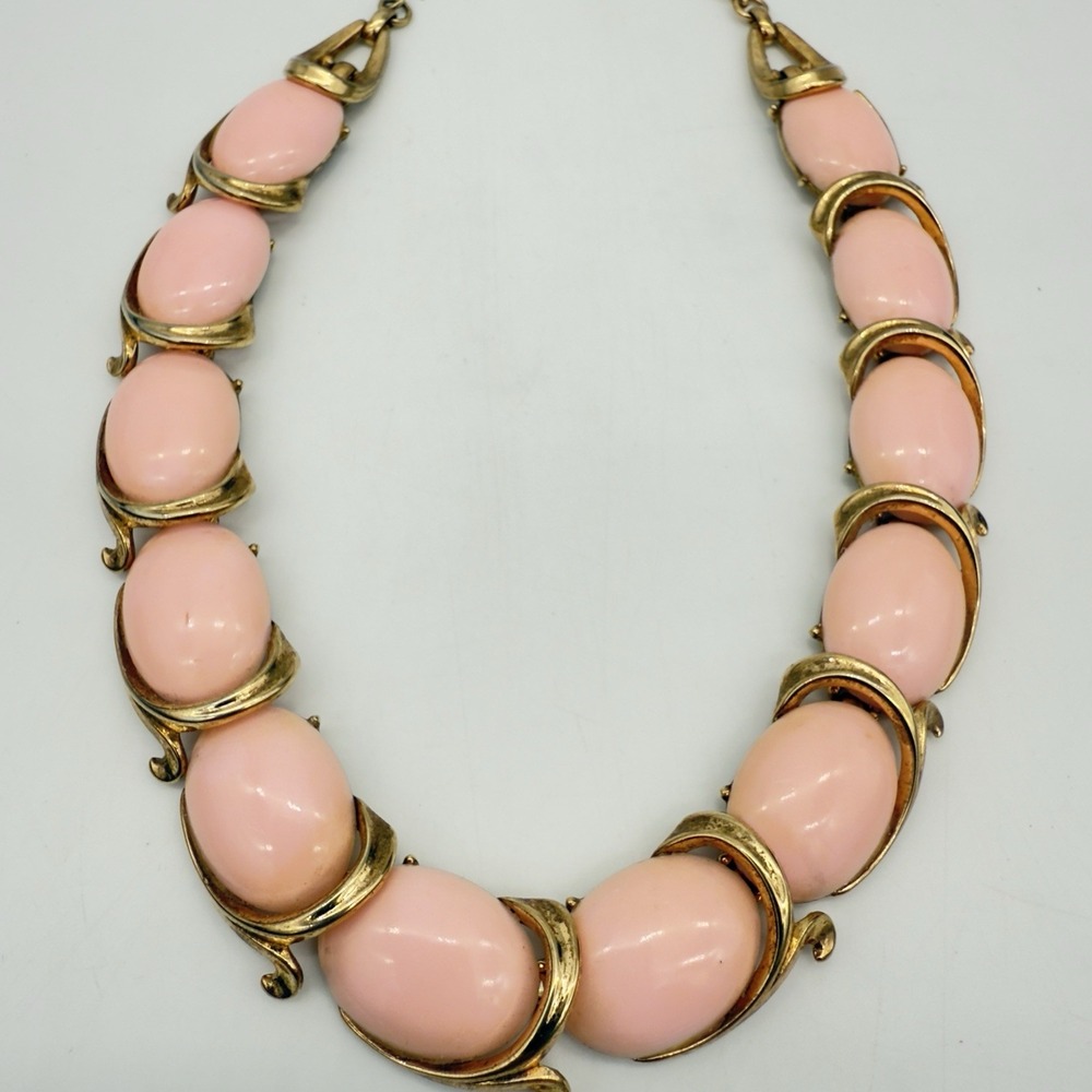 Vintage Trifari Pink Thermoset Necklace Gold Tone Link Large Cabochon Bolero?